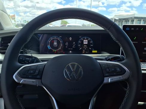 New 2026 Volkswagen Tiguan SE FWD image 15