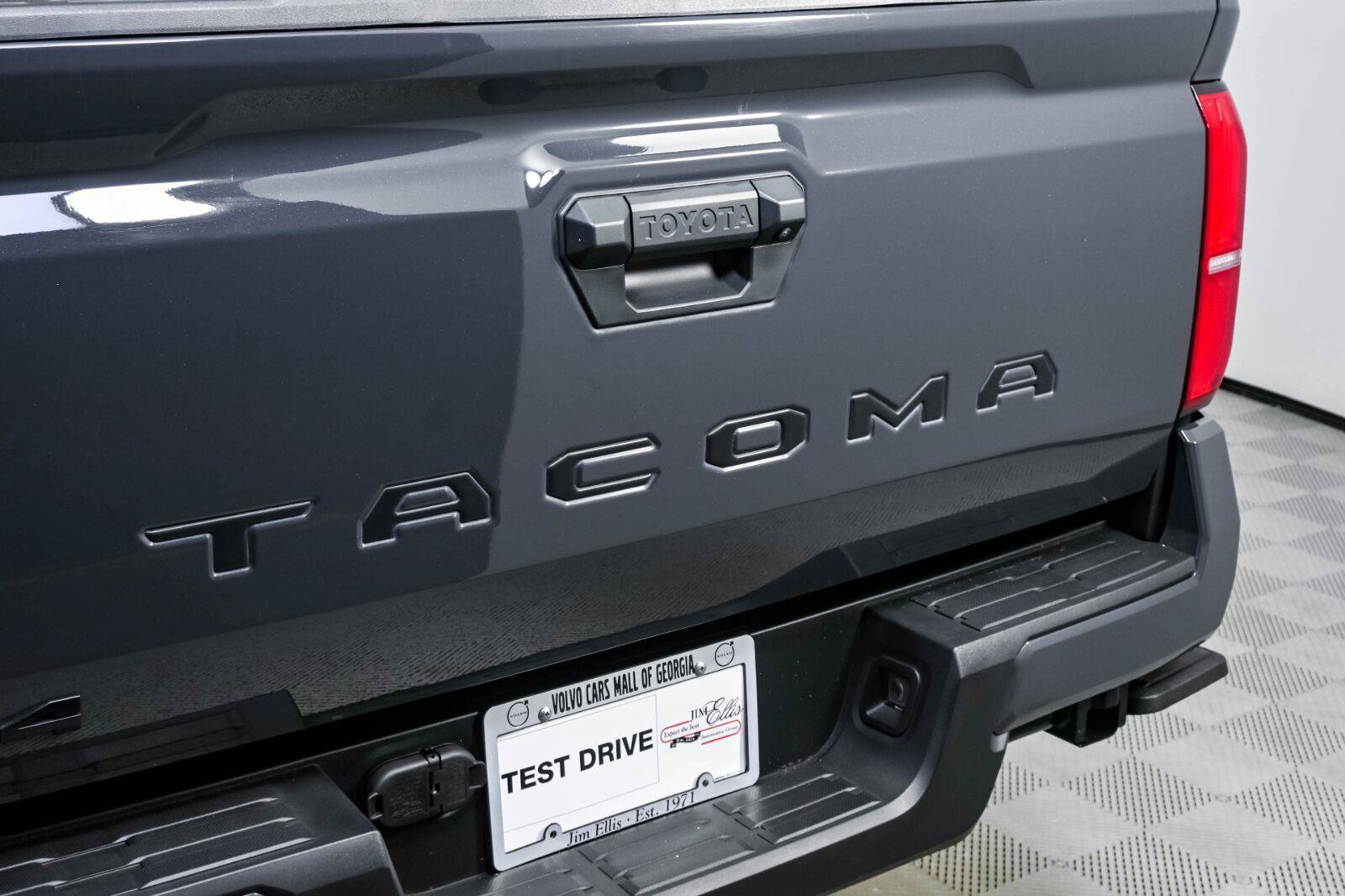 Used 2025 Toyota Tacoma TRD Off-Road AWD/4WD image 32