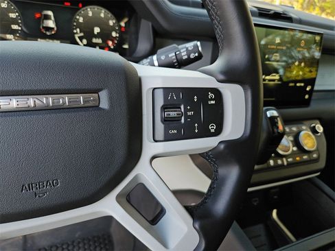 Used 2024 Land Rover Defender 110 SE image 12
