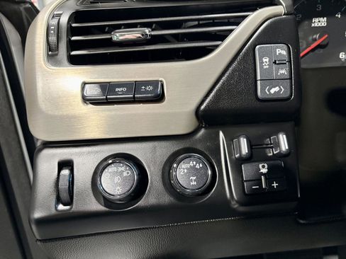 Used 2019 GMC Yukon XL Denali image 28
