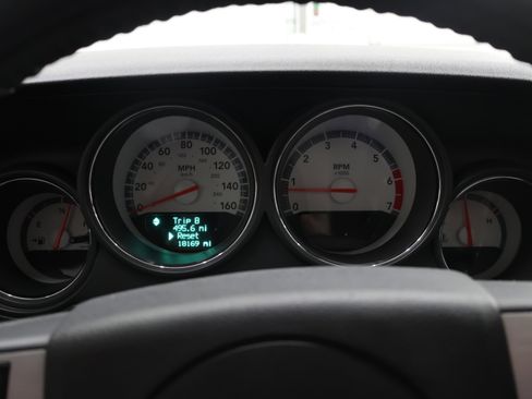 Used 2009 Dodge Challenger R/T RWD image 10
