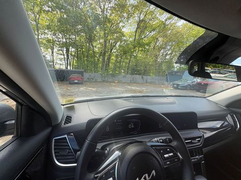 Used 2025 Kia Seltos S FWD image 32