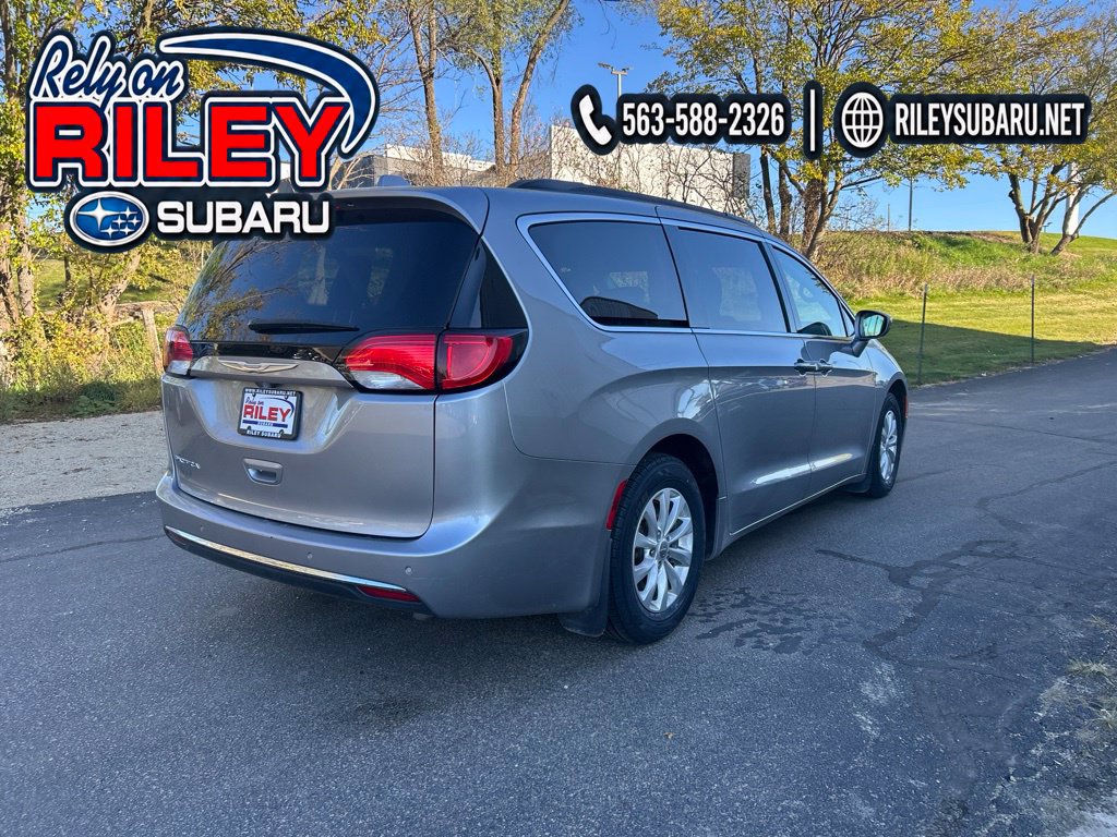 Used 2018 Chrysler Pacifica Touring Plus FWD image 6