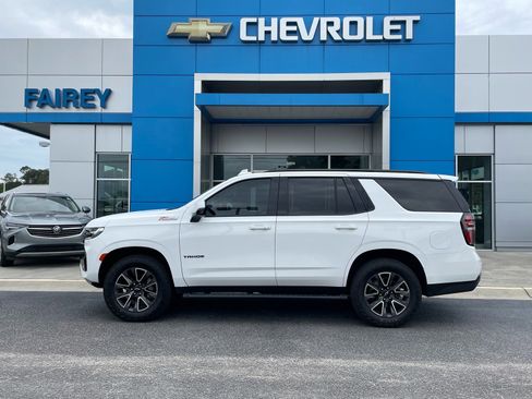 Used 2023 Chevrolet Tahoe Z71 w/ Luxury Package AWD/4WD image 2