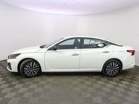 Used 2025 Nissan Altima 2.5 SV image 6
