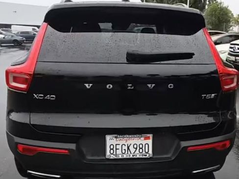 Used 2019 Volvo XC40 T5 R-Design image 9