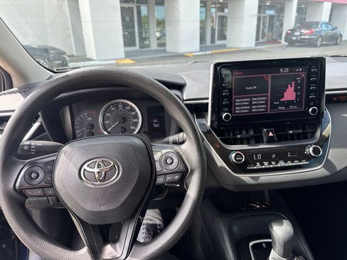 Used 2020 Toyota Corolla LE FWD image 17