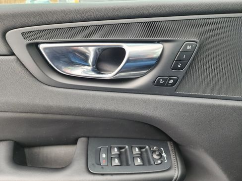 Used 2025 Volvo XC60 B5 Core image 35