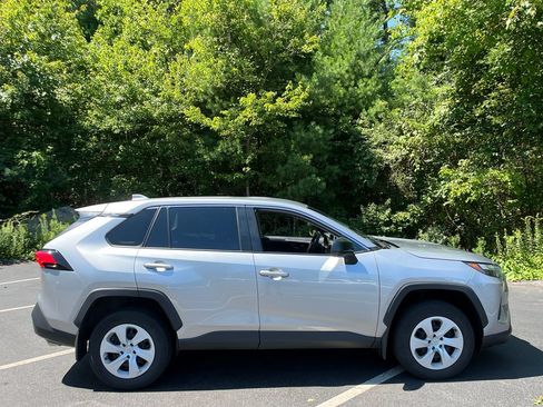Used 2023 Toyota RAV4 LE AWD/4WD image 7