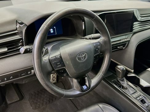 Used 2025 Toyota Camry SE FWD image 18