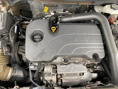 Certified 2024 Chevrolet Equinox LT w/ LPO, Floor Liner Package FWD image 21