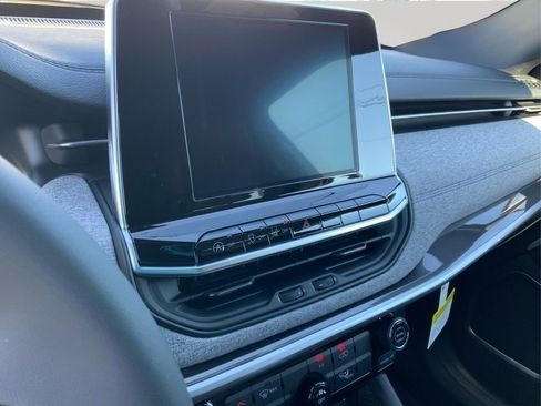 New 2026 Jeep Compass Latitude image 25