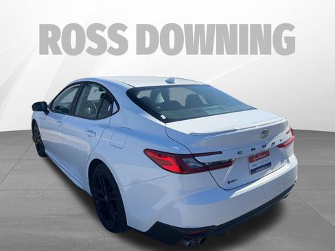 Used 2025 Toyota Camry SE image 6