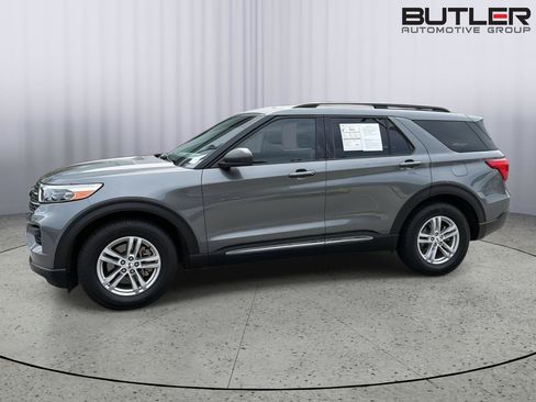 Certified 2023 Ford Explorer XLT RWD image 3