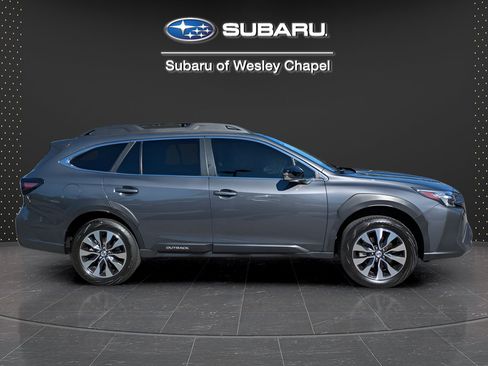 Used 2025 Subaru Outback Premium AWD/4WD image 3