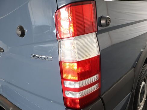 Used 2018 Mercedes-Benz Sprinter 2500 image 26