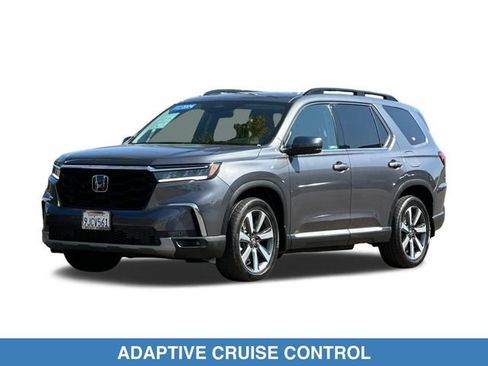 Certified 2024 Honda Pilot Touring image 2