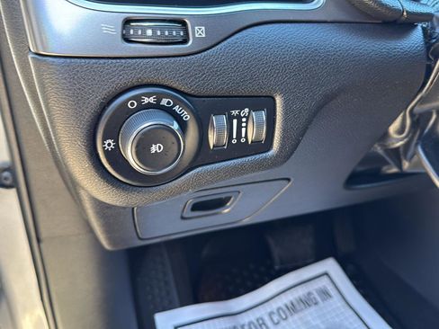 Used 2019 Jeep Cherokee Latitude Plus w/ Cold Weather Group image 18