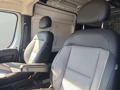Used 2025 RAM ProMaster 2500 w/ Convenience Group FWD image 15