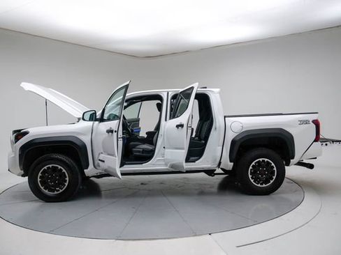 Used 2024 Toyota Tacoma TRD Off-Road image 18