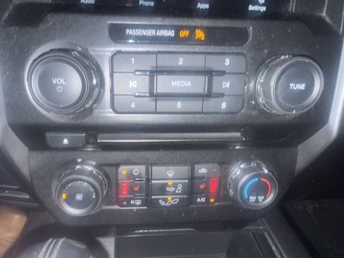 Used 2018 Ford F150 XLT w/ Equipment Group 302A Luxury image 6