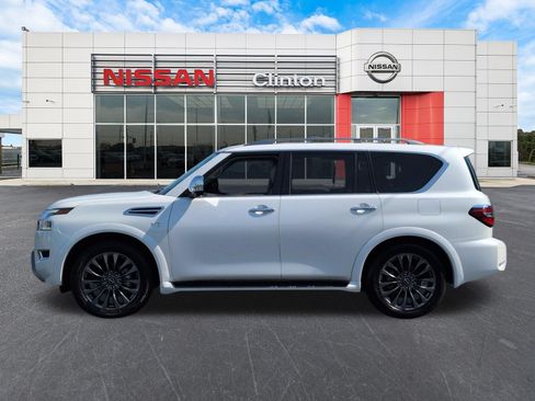 Used 2022 Nissan Armada Platinum w/ Captain's Chairs Package RWD image 6