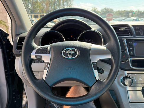 Used 2013 Toyota Highlander Plus image 30