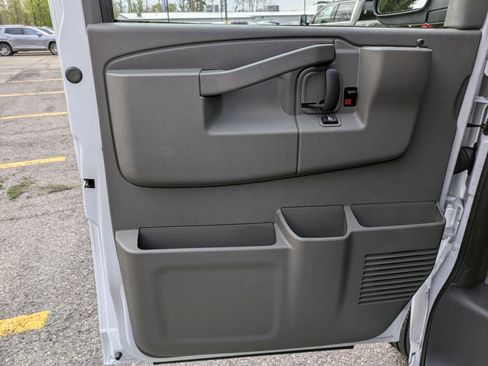 New 2026 GMC Savana 3500 Extended RWD image 9