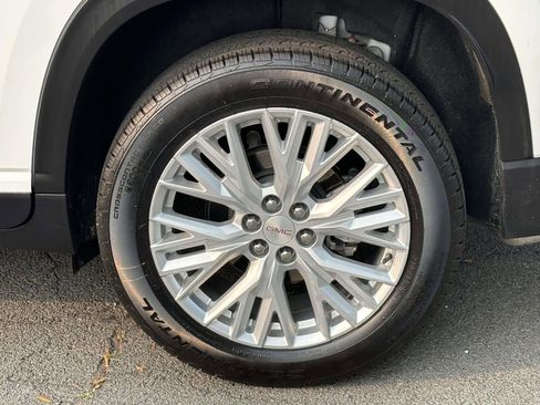 Used 2024 GMC Acadia Elevation image 29