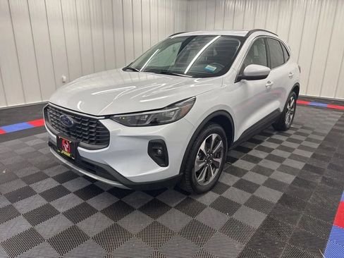 Used 2025 Ford Escape Platinum AWD/4WD image 6