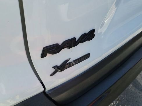 Used 2021 Toyota RAV4 XLE FWD image 5