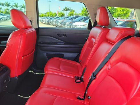 Used 2023 Nissan Pathfinder S AWD/4WD image 11