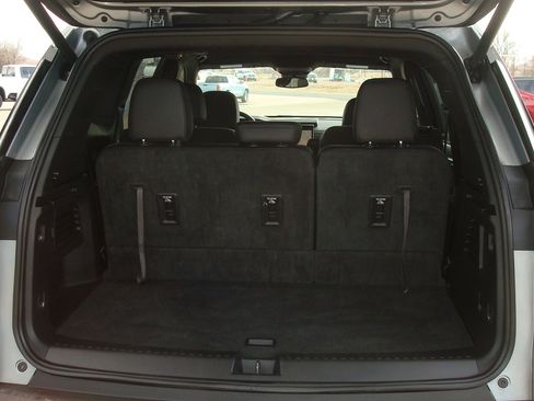 Used 2025 GMC Acadia Elevation w/ Elevation Premium Package image 12