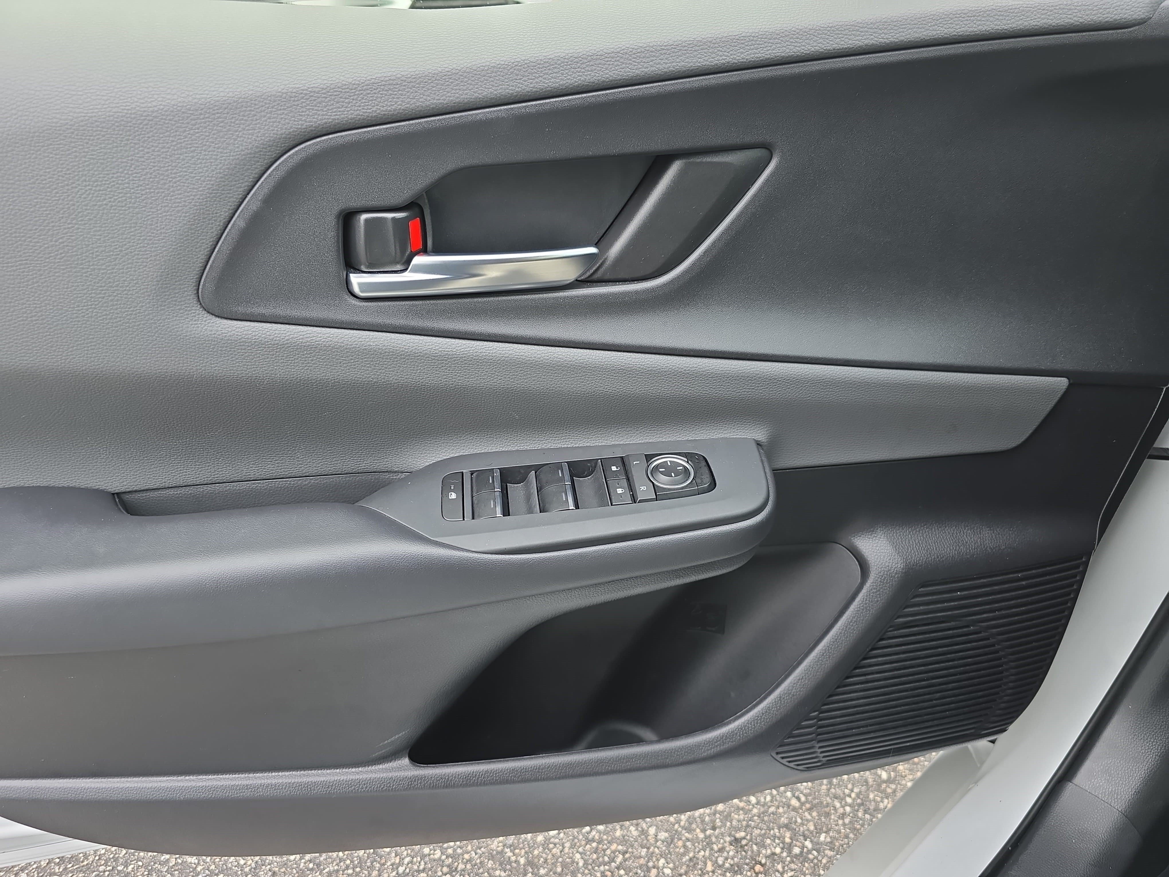 Used 2025 Toyota Prius XLE FWD image 24