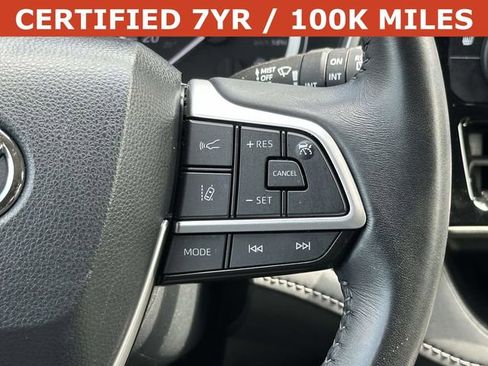 Used 2023 Toyota Highlander XLE AWD/4WD image 24