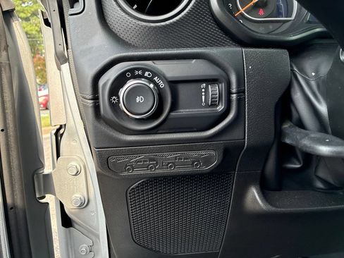 Used 2024 Jeep Wrangler Unlimited Rubicon AWD/4WD image 12
