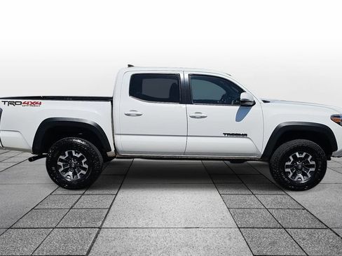 Used 2021 Toyota Tacoma TRD Off-Road w/ Technology Package AWD/4WD image 4