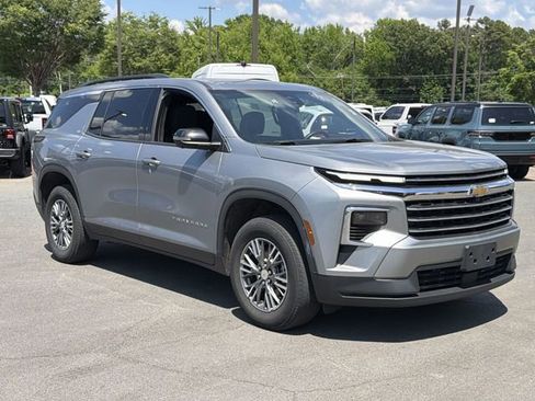 Used 2024 Chevrolet Traverse LT AWD/4WD image 14