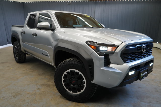 Used 2024 Toyota Tacoma TRD Off-Road w/ TRD Off Road Premium Package AWD/4WD image 3