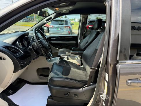 Used 2020 Dodge Grand Caravan SXT FWD image 20
