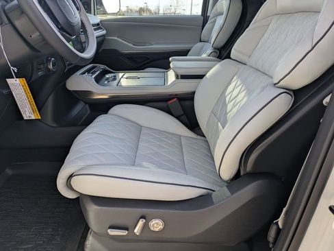 New 2026 Lincoln Navigator L Black Label AWD/4WD image 16
