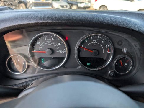Used 2015 Jeep Wrangler Unlimited Sahara w/ Connectivity Group AWD/4WD image 23