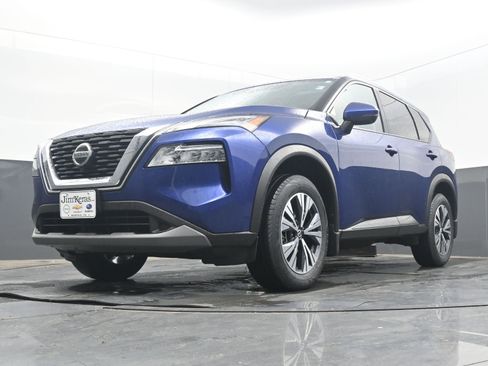 Used 2021 Nissan Rogue SV w/ Premium Package image 18