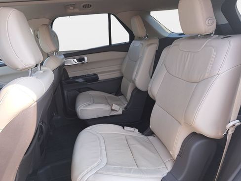 Used 2020 Ford Explorer Platinum w/ Premium Technology Package AWD/4WD image 17