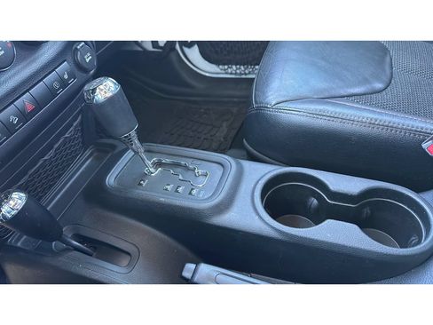 Used 2016 Jeep Wrangler Unlimited Sahara AWD/4WD image 16