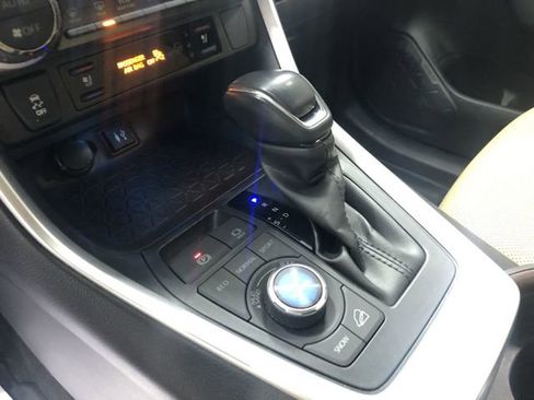 Used 2019 Toyota RAV4 Limited w/ Cold Weather Package image 27