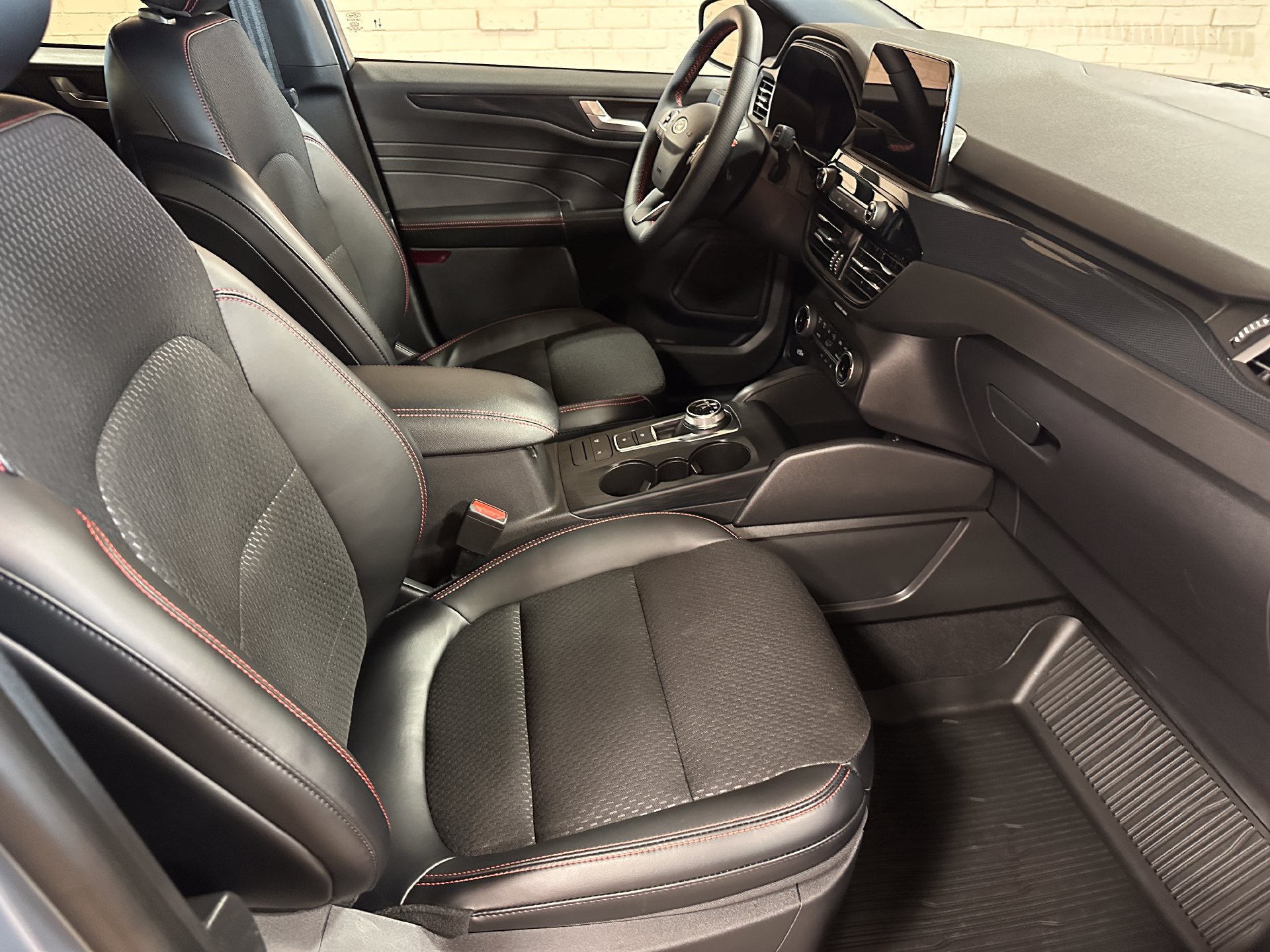 Used 2025 Ford Escape ST-Line AWD/4WD image 21
