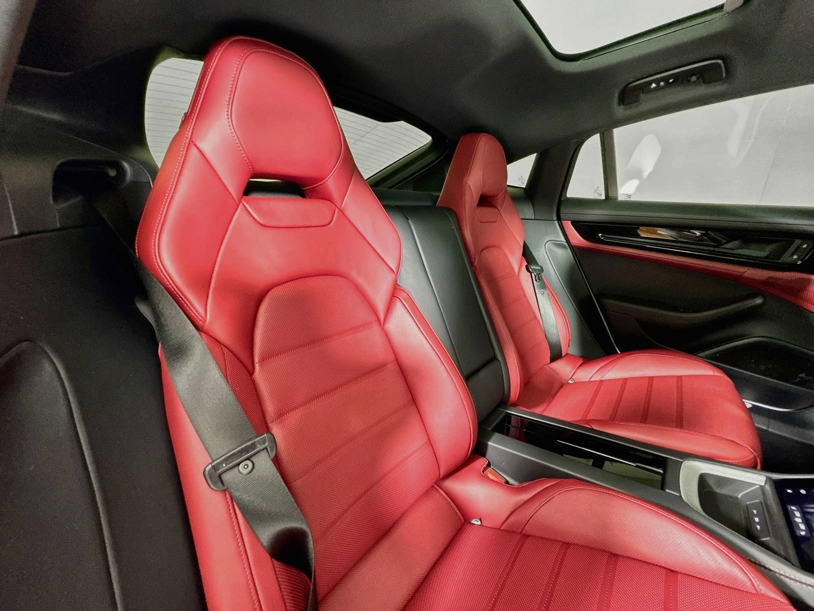 Used 2025 Porsche Panamera RWD image 27