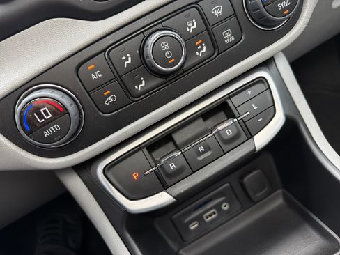 Used 2023 GMC Terrain SLT w/ Tech Package FWD image 26