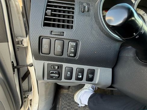 Used 2011 Toyota Tacoma 4x4 Double Cab w/ TRD Off-Road Pkg w/JBL Audio image 13